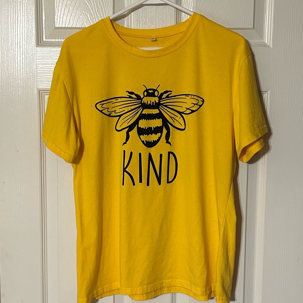 Source Unknown Yellow Short Sleeve‎ Tee with Bee Graphic